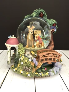 Globo de nieve musical de cemento húmedo Lady and the Tramp - Bella Notte Disney iluminado - Imagen 1 de 14