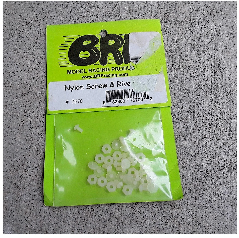 Juego de tornillos y remaches de nailon vintage BRP Bud's 7570 stock antiguo nuevo en caja Foto 1 de 1