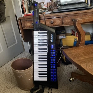 Alesis Vortex Wireless 2 USB/MIDI Keytar Controller W/Tilt Sensor. Parts Repair - Picture 1 of 5