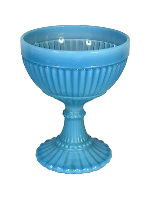 COUPE SUR PIED OU GRAND VERRE CALICE EN OPALINE BLEUE  XXème - Photo 1/4