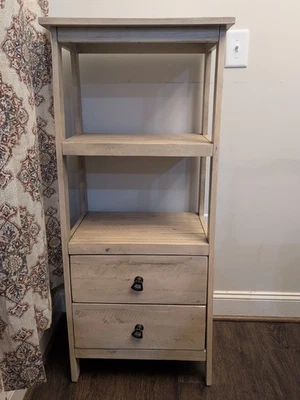 Armario vintage de granja de pino Foto 1 de 4