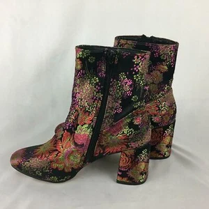 Steve Madden Sania-V Damenstiefel schwarz pink Blumen Gobelin seitlicher Reißverschluss Absatz 7,5 - Bild 1 von 5