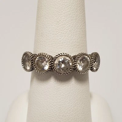 Anillo Judith Ripka de plata de ley conjunto de 5 piedras Bexel Diamonique talla 8 Foto 1 de 4