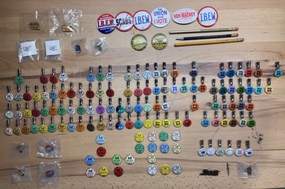ENORME Lote De Colección IBEW LOCAL UNION 68 SOLAPA PIN/BOTÓN Hermandad Internacional Foto 1 de 4