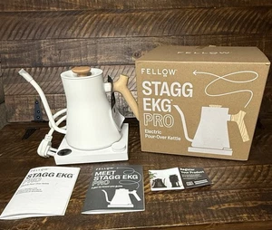 Bollitore elettrico versatore Fellow Stagg EKG Pro bianco opaco con manico in acero - Foto 1 di 6