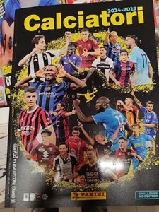 FUSSBALLSPIELER PANINI 2024 2025 LEERES ALBUM + KOMPLETTER SATZ + 40 SLOGAN - Bild 1 von 2
