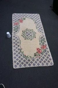 Vintage Pretty Grey Pink Floral Latch Hook Wool Rug - Bathroom/Bedroom -53"x 28" - Picture 1 of 7