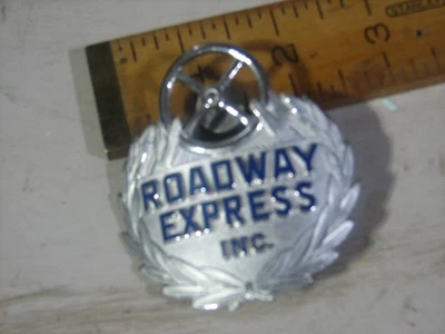 INSIGNIA SOMBRERO DIFÍCIL DE ENCONTRAR ROADWAY EXPRESS INC de colección con tornillo trasero Foto 1 de 2