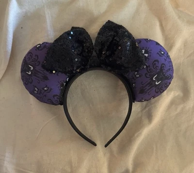 Papel pintado hecho a mano Disney Haunted Mansion y lentejuelas orejas de Minnie Foto 1 de 2