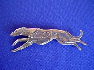 Rescue Racing Windhund mit Herz Pin #10E Hundeschmuck von Cindy A. Conter - Bild 1 von 1