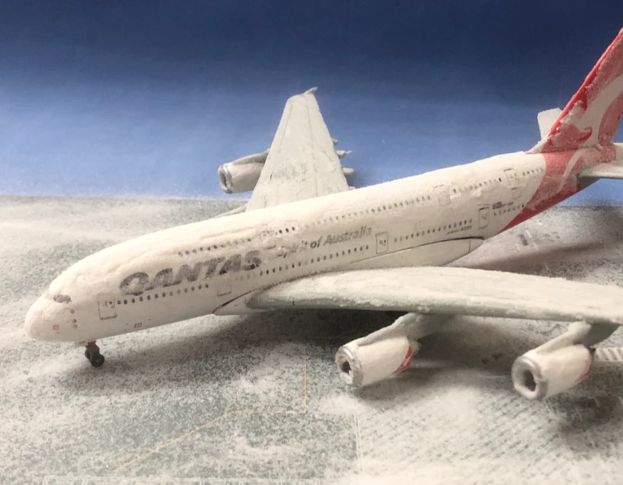 Airbus A380 Qantas Airlines 1:400 Diecast Plane Model Snow Diorama 55914X - Image 1 of 4