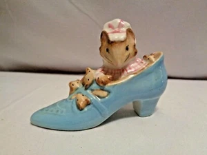 Genuine Gold Oval BP2 Beswick England Beatrix Potter Woman Lived Shoe 1955-1972 - Picture 1 of 9