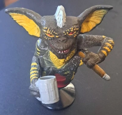 "Figura Gremlin de colección 1984 a rayas de 4"" muy rara cuerda bebidas cerveza fuma cigarro"  Foto 1 de 4