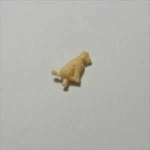 Triang Spot-On 270 Ford Zodiac White Plastic Sitting Dog For Sedan Models - Picture 1 of 4