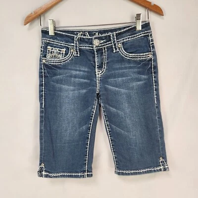 Bermuda jeans feminina L.A Idol 3 jeans azul bordada cravejada cintura baixa Ex - Imagem 1 de 4