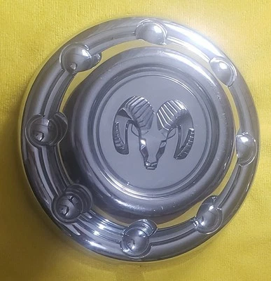 Dodge Ram 2500 cromo 8 tacos tapa central parte #52106283a conductor usado o camión de trabajo Foto 1 de 4