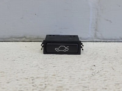 2003-2008 BMW Z4 botão interruptor de liberação de desbloqueio de porta-malas fabricante de equipamento original - Imagem 1 de 4