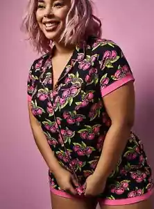 Torrid x Betsey Johnson schwarz pink Kirsche Kragen geknöpft Strick PJ Pyjama Shirt - Bild 1 von 6