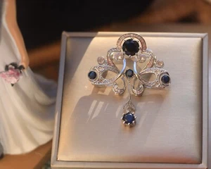 Broche Belle Eopque Dentelle Floral Serti de CZ Bleu Vintage Style SC22 - Imagen 1 de 8