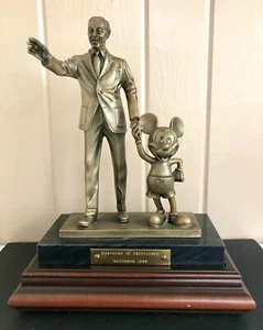 Rara Statua Disney Cast Member Partners In Excellence Award Walt & Topolino Bronzo - Foto 1 di 12