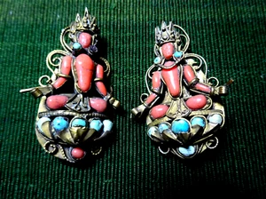 Broches Katmandú Nepal Vishnu Latón Dorado Turquesa Coral Vidrio Newari Trabajo - Imagen 1 de 10