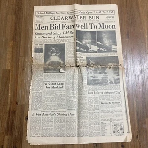 "Men Bid Farewell to Moon-MOONDAY" 21. Juli 1969 ZEITUNG CLEARWATER SUN FL - Bild 1 von 8