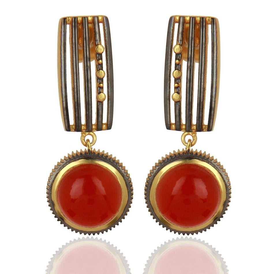 Pendientes de latón de doble tono de oro amarillo y negro con forma redonda de ónix verde Foto 1 de 4