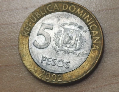 2002 Dominican Republic 5 Pesos Bimetallic - Image 1 of 2