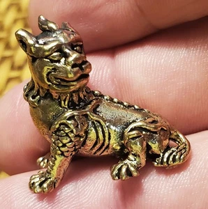 SHADOWBOX MINIATURE-BRASS CHINESE TEENIE TINY FOO DOG FIGURINE - Picture 1 of 2