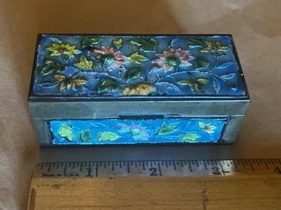 🟩Caja de sellos antigua de latón esmaltado con motivo floral marcada China Foto 1 de 4
