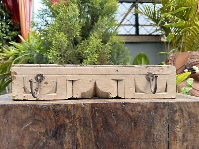 Antiguo gancho de pared de madera tallado a mano pintado doble Foto 1 de 4