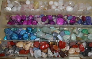 BOLSA MISTERIOSA 10 PIEDRAS PULIDAS PIEDRAS PRECIOSAS CRISTALES ROCAS CUARZO PALMA PIEDRA - Imagen 1 de 2