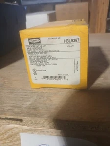 Hubbell HBL9367 Straight Blade Devices, Receptacles, RTP, Industrial Grade New - Picture 1 of 4