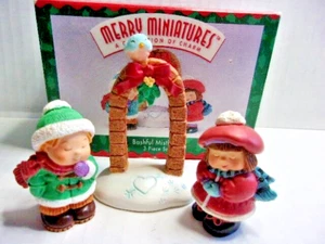 Hallmark 1996 BASHFUL MISTLETOE Merry Miniatures 3 Piece Set Boy Girl Holiday - Bild 1 von 9