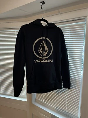 Sudadera con Capucha Marca Volcom Talla Pequeña Para Hombre Negra con Logo Beige. Bolsillo frontal Foto 1 de 4