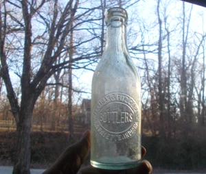 LAFAYETTE,IND HANNAGAN & FITZGERALD BOTTLERS SMALL SPLIT SIZE BLOB BEER BOTTLE - Picture 1 of 5