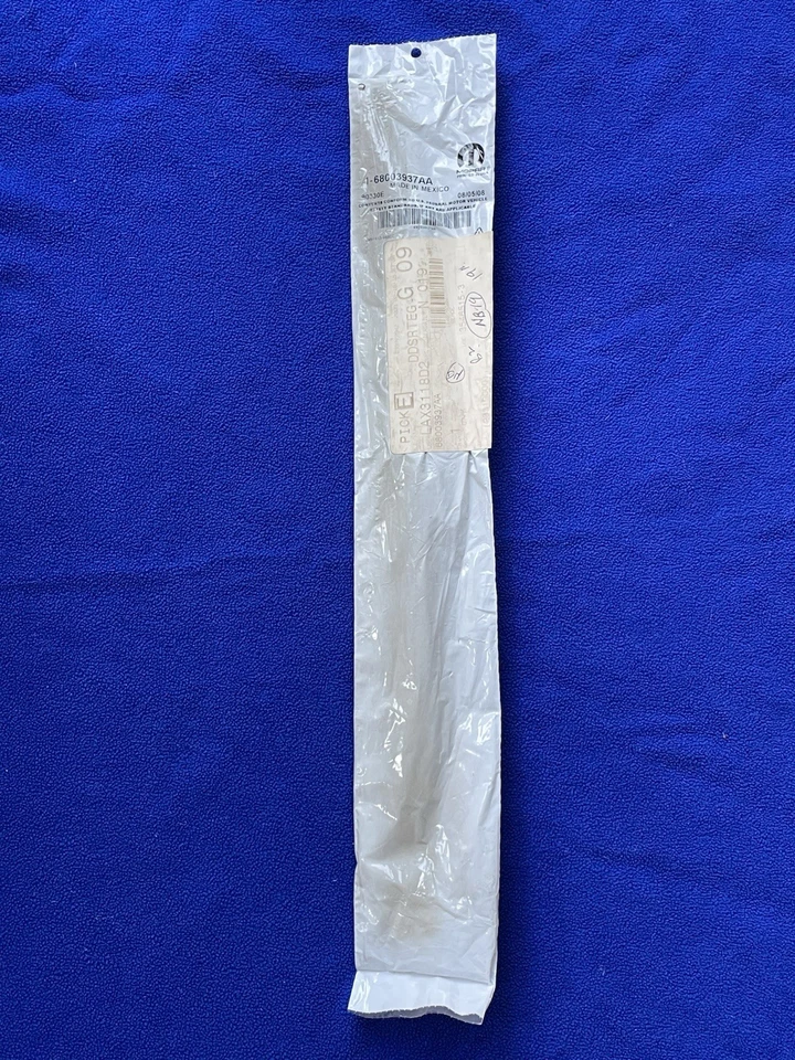 Escobilla limpiaparabrisas MOPAR genuina NOS 68003937AA Dodge Nitro Jeep Liberty Foto 1 de 4