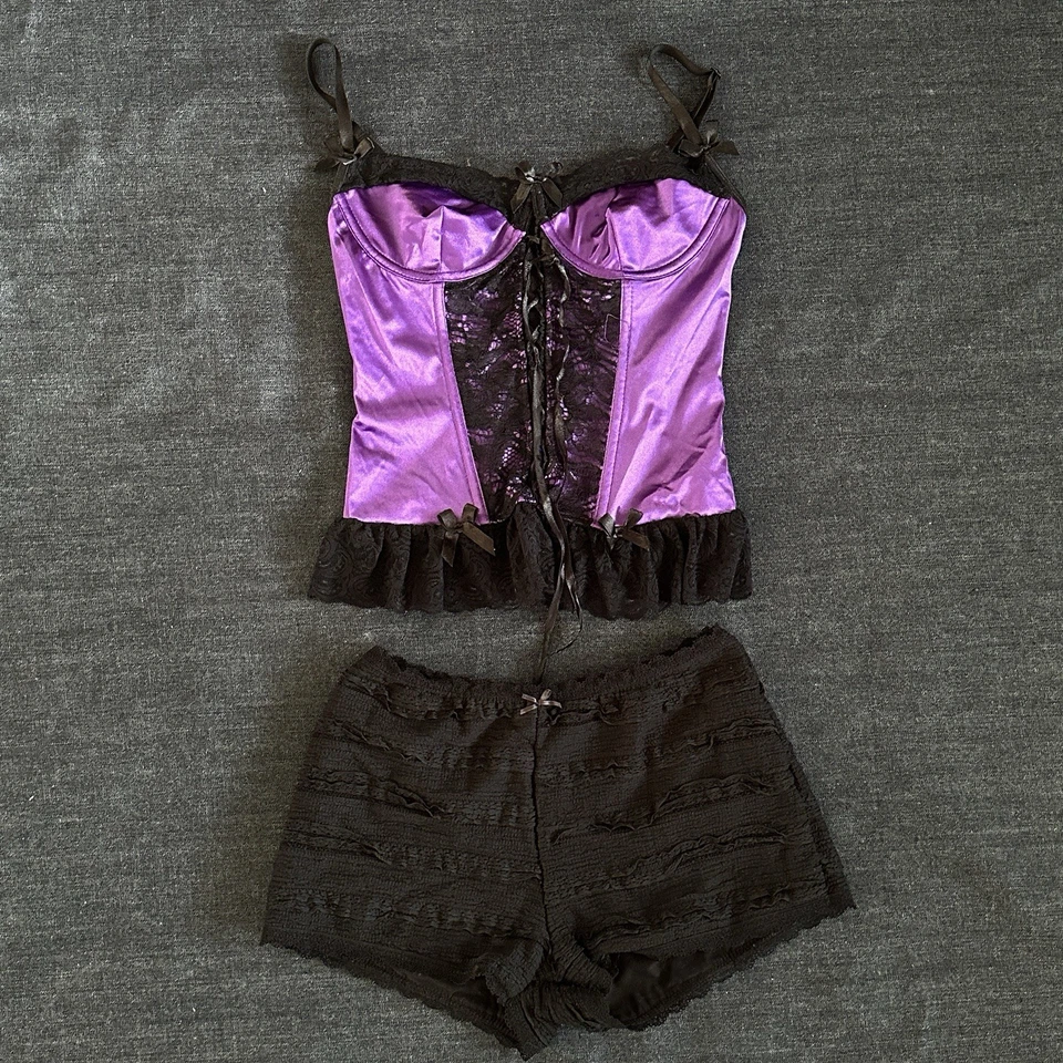Corsé morado y negro #gothicfashion ACEPTO OFERTAS Foto 1 de 4