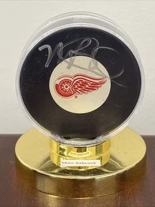 Mike Babcock Autograph Signed Detroit Red Wings Auto Puck in Display Case - Picture 1 of 2
