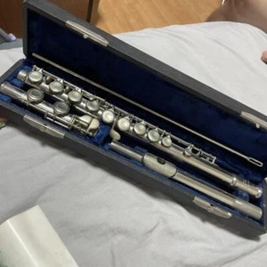Yamaha YFL-211S Flute with Original Hard Case - Picture 1 of 3