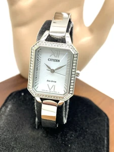 Reloj Citizen Mujer EM0980-50A Eco-Drive Cristal Acento Cuadrante Plateado Rectángulo - Imagen 1 de 13
