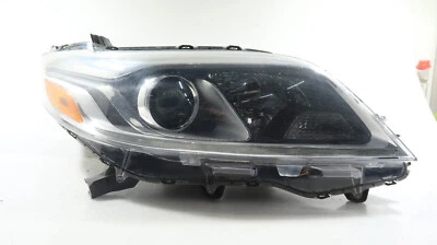 OEM | 2015 -- 2019 Toyota Sienna HID Xenon LED Headlight (Right/Passenger) Foto 1 de 4
