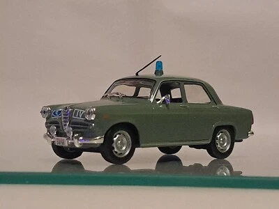 Coche modelo diecast clásico italiano escala 1:43 Alfa Romeo Giulietta Berlina  Foto 1 de 4