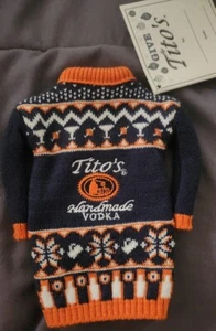 Tito’s Vodka Holiday Ugly Mini Sweater Bottle Topper Gift Tag NEU Barware UVA - Bild 1 von 1