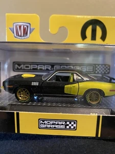 M2 Machines 1:64 - 1971 Plymouth HEMI Cuda - Black/Yellow - Picture 1 of 5