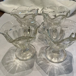 Set Of Four Vintage Tulip Ice Cream Sundae Clear Heavy Glass 4” Tall - Picture 1 of 5