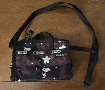 GUC LeSportsac Peanuts Snoopy Star Petite Weekender - Imagem 1 de 4