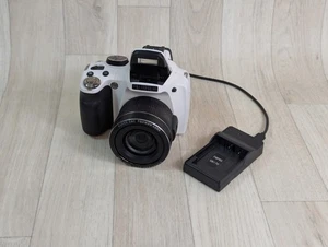 Fujifilm FinePix SL240 14,0-MP-Digitalkamera – weiß – Bridge – Mini-Spiegelreflexkamera - Bild 1 von 8