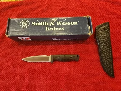 Cuchillo fijo de caza Smith & Wesson First Production Run SW650, funda, caja EE. UU. Foto 1 de 4