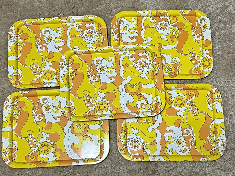 5 BANDEJAS TV HIPPIE Dippie Trippie psicodélicas amarillo naranja blanco mod años 60 de colección Foto 1 de 4